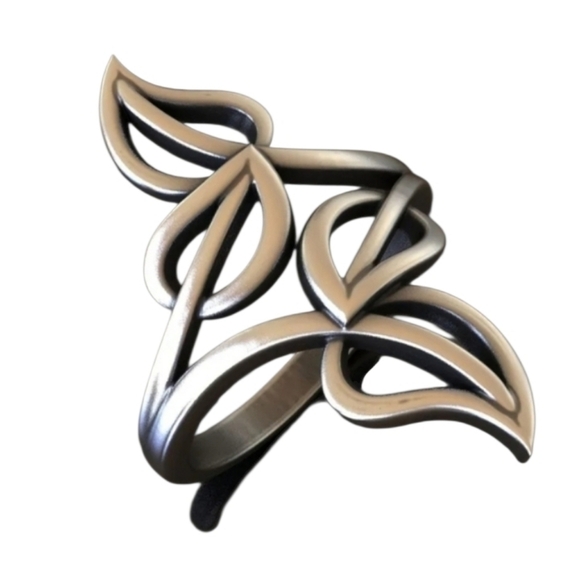 Jewelry - Silvertone Leaf Ring